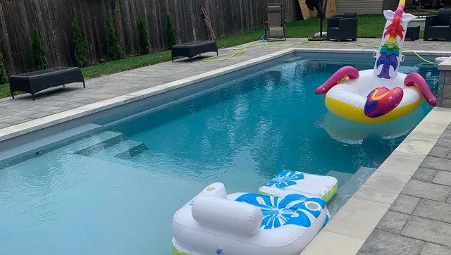 مزایا و معایب استخر فایبرگلاس چیست؟