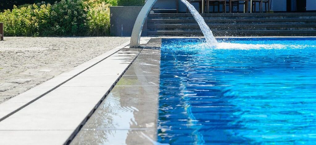 سرریز استخر چیست و چگونه کار می کند؟