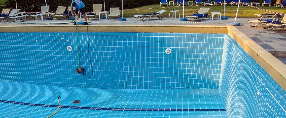 تخلیه استخر چه خطراتی به دنبال دارد؟