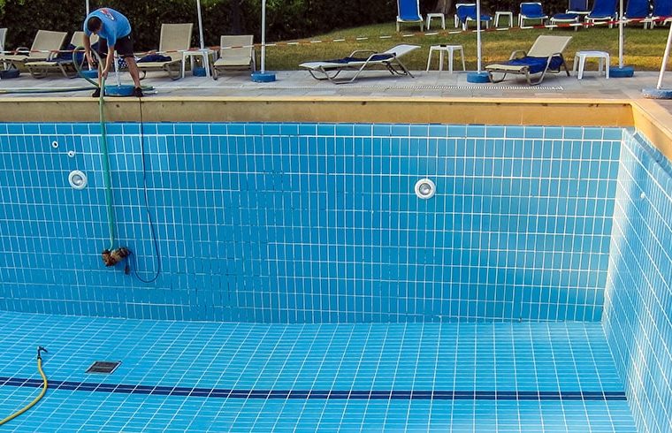 تخلیه استخر چه خطراتی به دنبال دارد؟