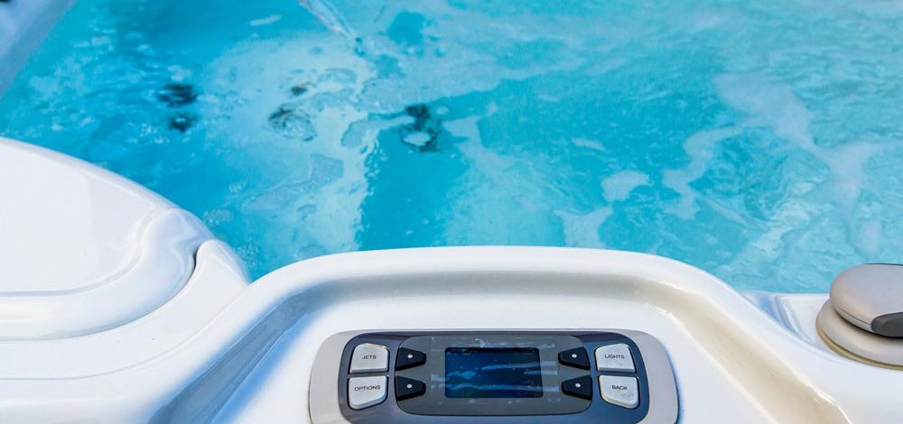 دمای مناسب آب استخر شنا و جکوزی چه دمایی است؟