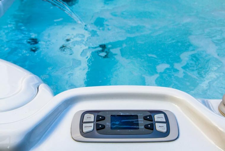 دمای مناسب آب استخر شنا و جکوزی چه دمایی است؟