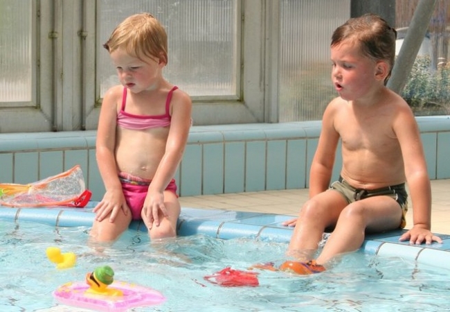 آشنایی با بیماری های شایع استخر شنا