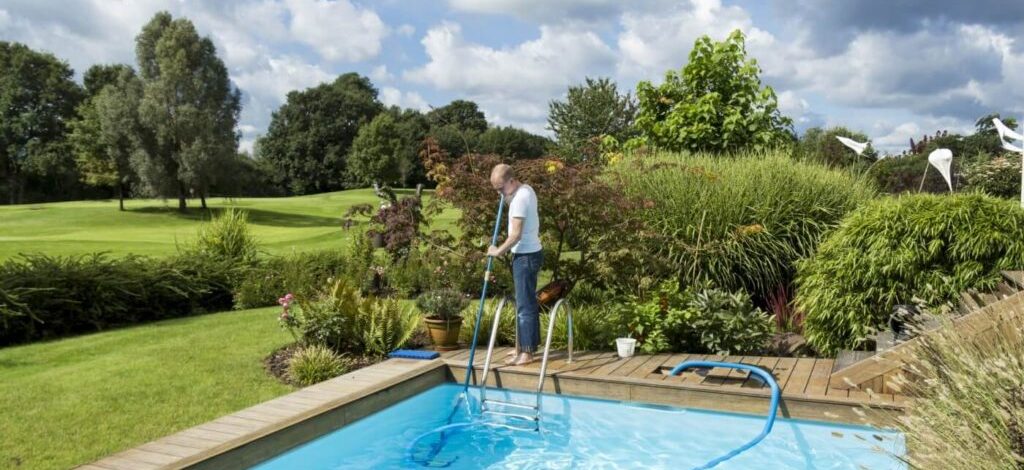 علت کم شدن آب استخر چیست و چگونه می توان آن را مشخص کرد؟