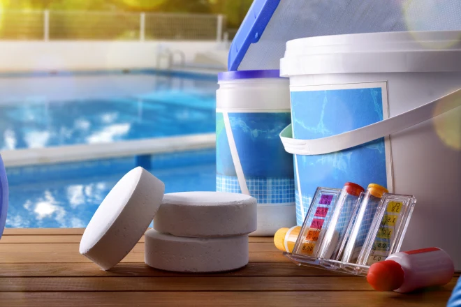 مواد شیمیایی ضروری برای حفظ تعادل آب استخر
